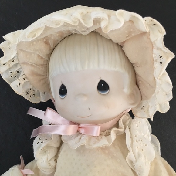 Precious Moments doll - Picture 3 of 6